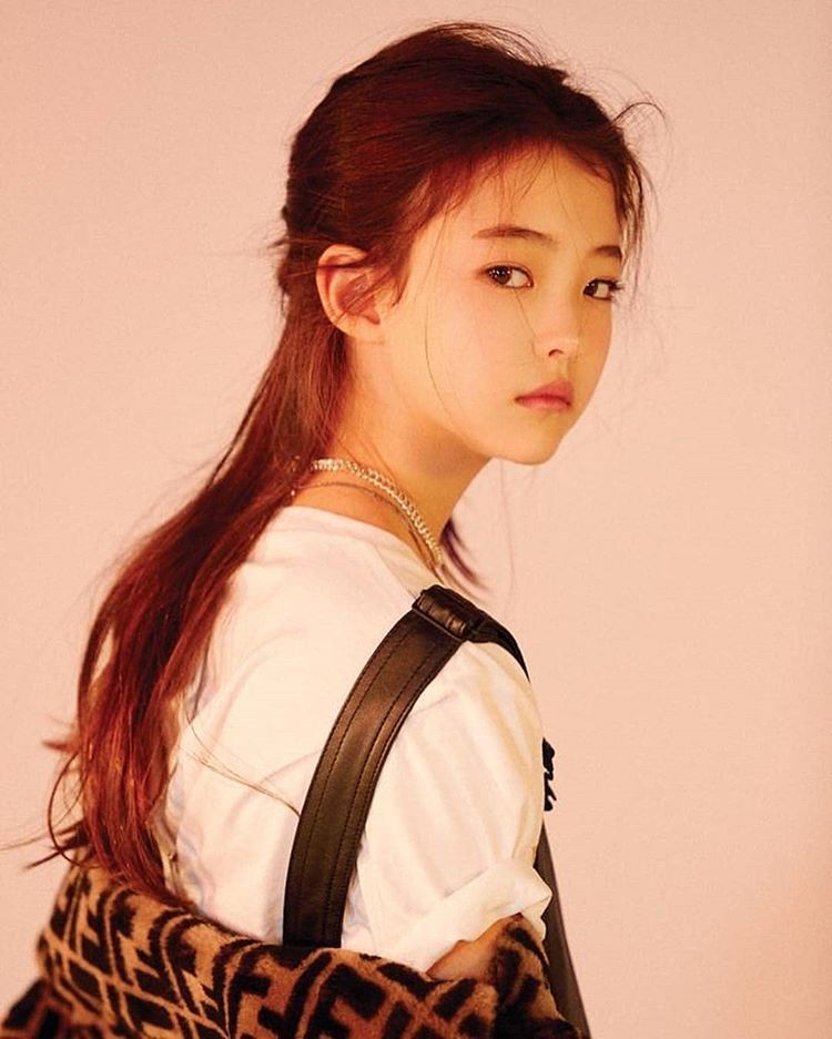 迷你版jennieyg旗下的童模小小年纪时尚感超强