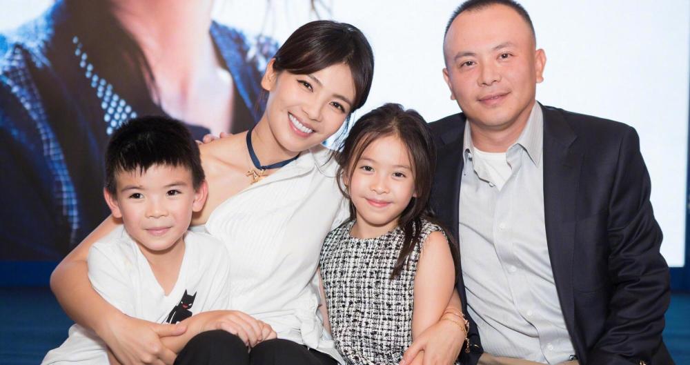 王珂|王珂投资数字货币亏损12亿，刘涛辟谣：父亲去世，有些感伤