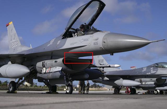 然而战机在飞行过程中气流在飞机蒙皮表面形成 附面层效应,会对进气道