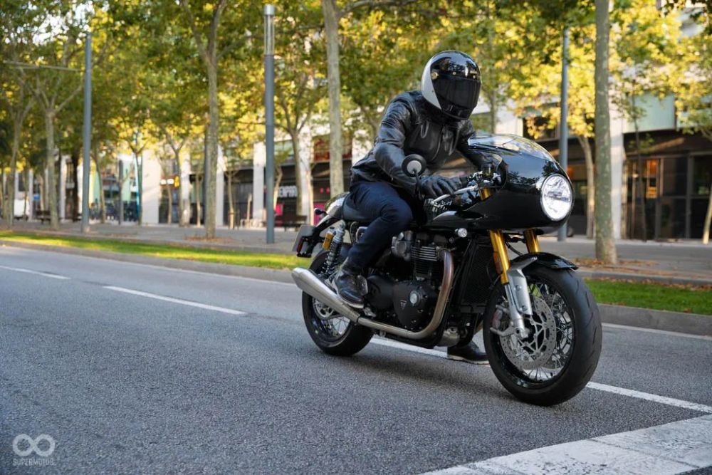 纯正英伦咖啡风凯旋thruxton rs再进化_腾讯新闻