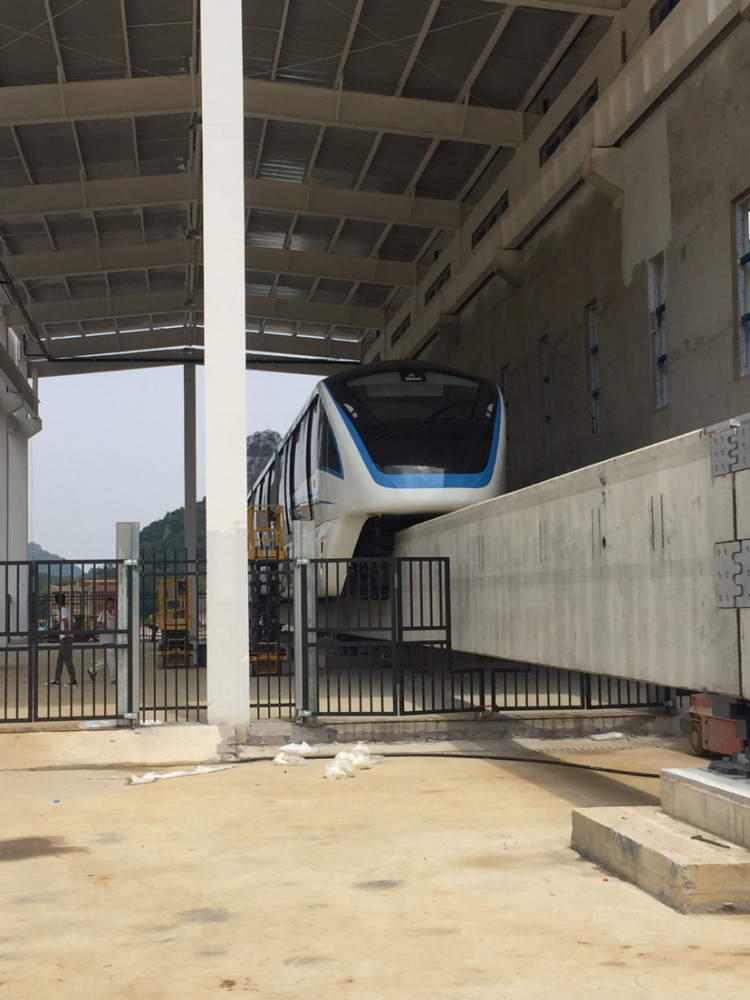 广西柳州轻轨试通车安装完毕即将在二号线南段试车