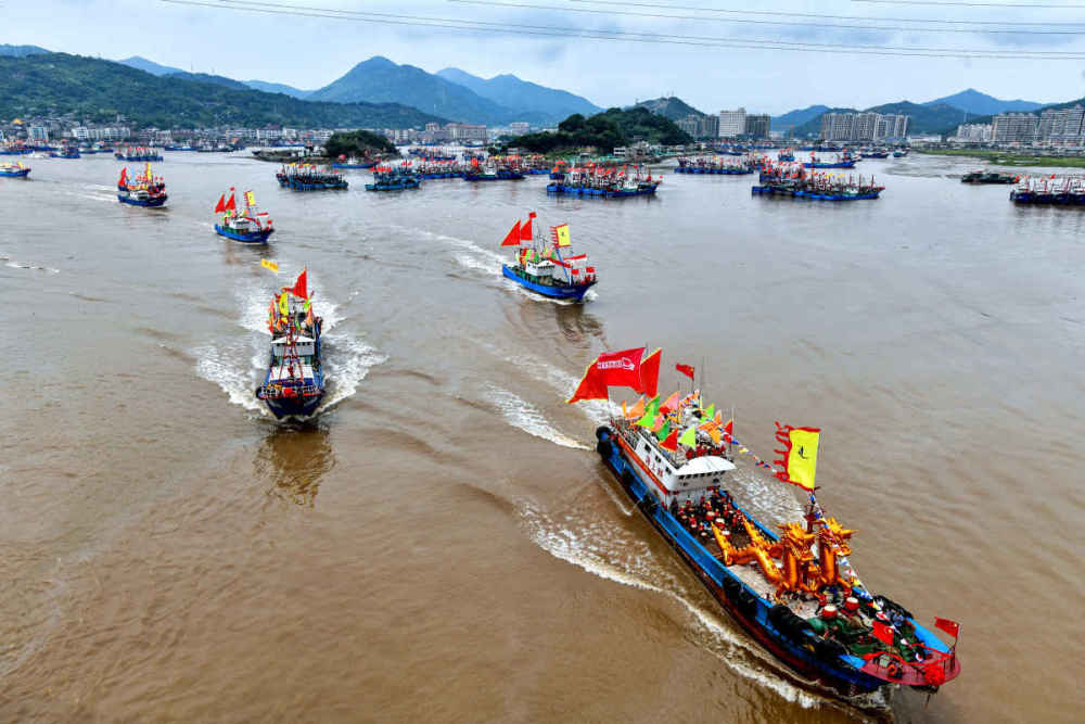 中国开渔节举行彭佳学宣布起航