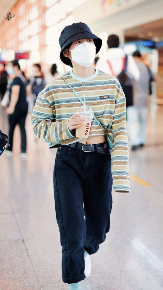 张子枫北电新舍友曝光,个个颜值高,还和夏梦同寝,寝室号很顺溜