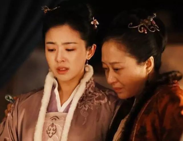 张含韵|15年后，逆风翻盘的张含韵，终于敢直视镜头说：你们闺女能耐了