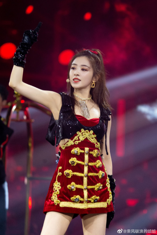 张含韵|15年后，逆风翻盘的张含韵，终于敢直视镜头说：你们闺女能耐了