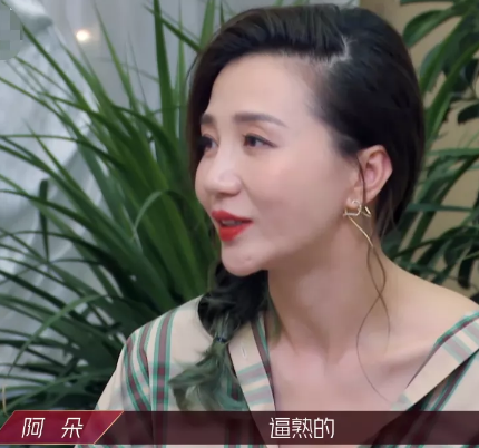 张含韵|15年后，逆风翻盘的张含韵，终于敢直视镜头说：你们闺女能耐了