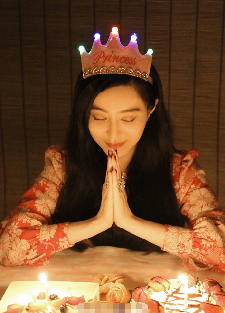 范冰冰|范冰冰生日祝福声少，大方晒出巨型钻戒，杨天真发文却暗藏玄机！