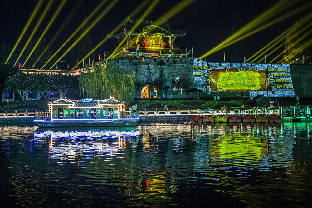 古城夜游新亮点这座历史古城把城水光影之美发挥到极致