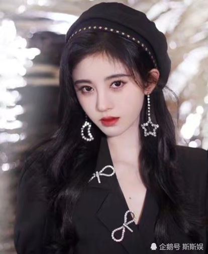 鞠婧祎|鞠婧祎自证天然神颜，晒妈妈美照基因强大，却被网友无情打脸