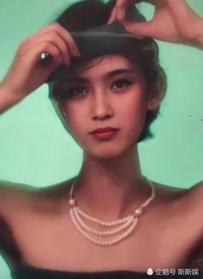 鞠婧祎|鞠婧祎自证天然神颜，晒妈妈美照基因强大，却被网友无情打脸