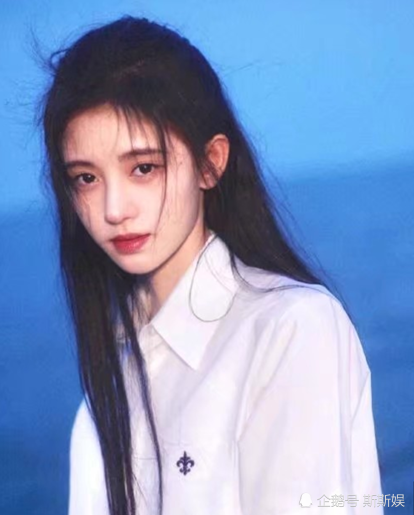 鞠婧祎|鞠婧祎自证天然神颜，晒妈妈美照基因强大，却被网友无情打脸