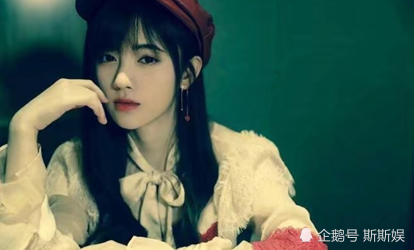 鞠婧祎|鞠婧祎自证天然神颜，晒妈妈美照基因强大，却被网友无情打脸