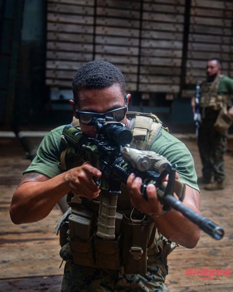 军迷必看美军近期训练图集cqb训练外加夜间射击无人机参战