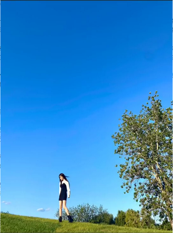李小璐|李小璐秀窈窕身材甜如少女，贾乃亮做头发被烫糊，还对造型师出手阔绰