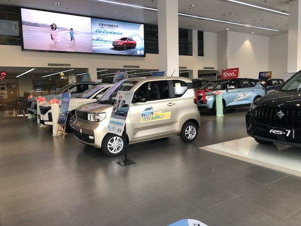 探店:宏光mini ev月销量出乎意料,"小神车"供不应求?