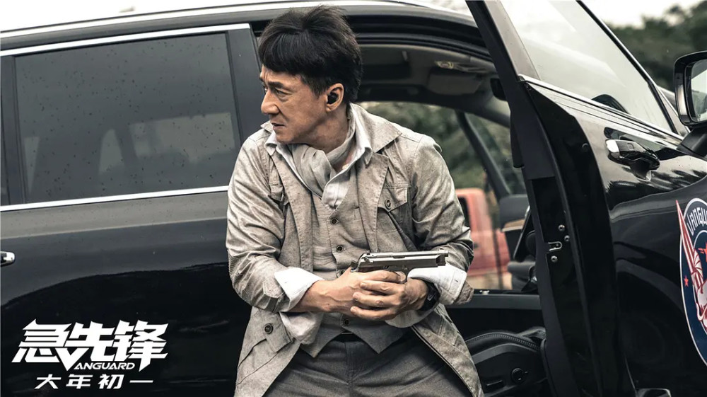 票房|《夺冠》提档9月25，黄渤巩俐底气不足，成龙国庆档票房赢面最大？