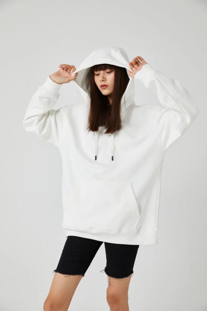 可以说: 无论男女,只要一件纯色卫衣在手,换一换下装和搭配,就能轻松