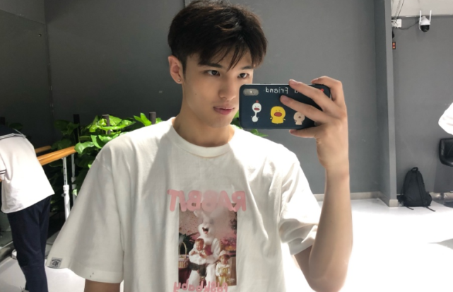 时代峰峻的刘俊昊也是大家比较关注的拟邀中的一员了,不过他是以演员