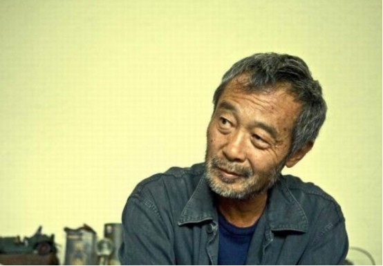 张艺谋|他和张艺谋是同学，因一部电影被雪藏十年，如今68岁仍坚持梦想