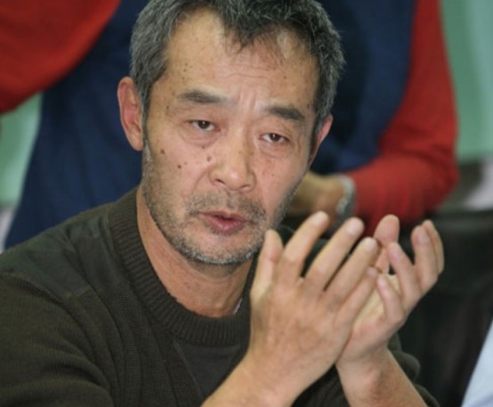 张艺谋|他和张艺谋是同学，因一部电影被雪藏十年，如今68岁仍坚持梦想