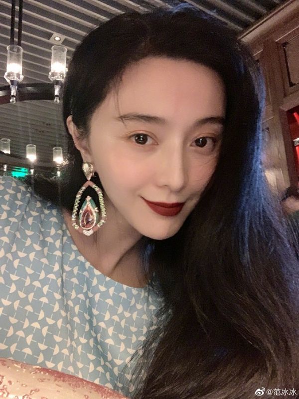 范冰冰|范冰冰深夜晒照庆生，红光满面心情大好，耳环格外的抢眼！