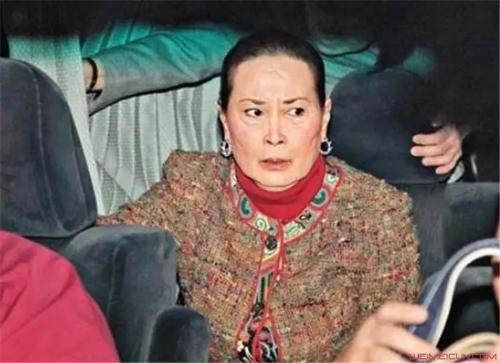 吕燕妮|本以为吕燕妮拿的是黎婉华的剧本，她却有着蓝琼缨的手腕