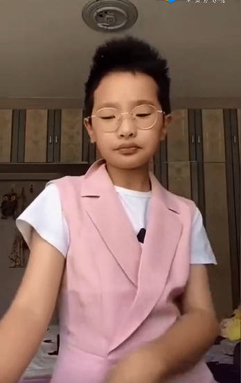 请别扼杀创造力不少人都注意到,钟美美的视频,基本