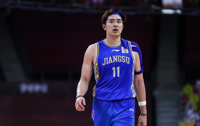 而是任命前中国男篮主教练李楠担任球队主帅,随后李楠之子李禄