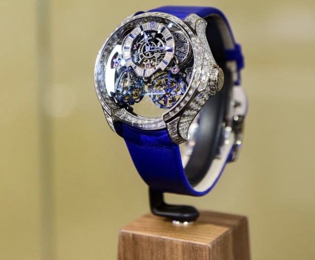 而独立高级制表商purnell则带来了世界上最快的三軸钻石镶嵌双陀飞轮