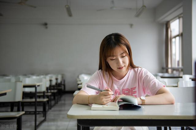 三本院校排名2020_453分被三本大学录取,每年学费18000元!入学后却崩溃了(2)