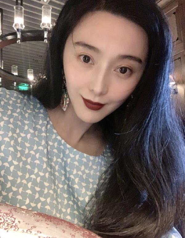 范冰冰|范冰冰39岁生日风格大变：与家人共享蛋糕，特殊耳环疑似有暗示