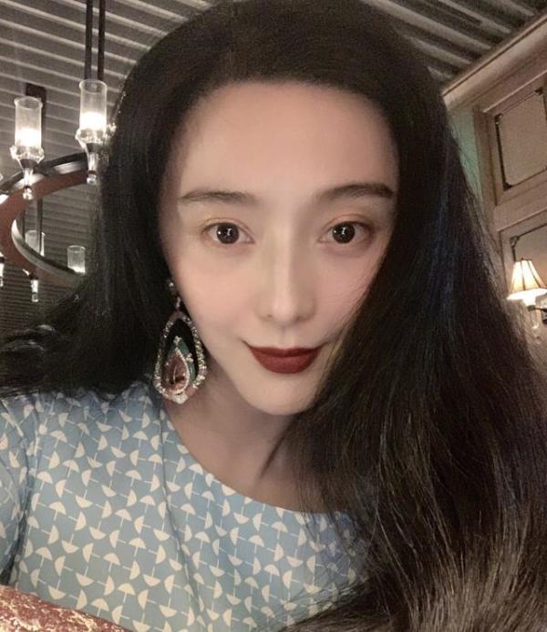 范冰冰|范冰冰39岁生日风格大变：与家人共享蛋糕，特殊耳环疑似有暗示