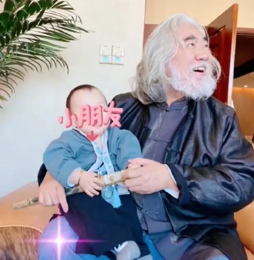 张纪中|娶小30岁助理、69岁再当父亲，娱乐圈“宝刀不老”又易主？