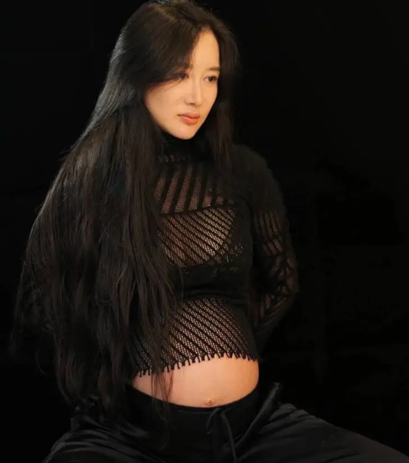 张纪中|娶小30岁助理、69岁再当父亲，娱乐圈“宝刀不老”又易主？