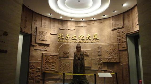 山东博物馆|“山东博物馆”字体屡遭争议，当地人呼吁换掉牌匾，到底该不该换