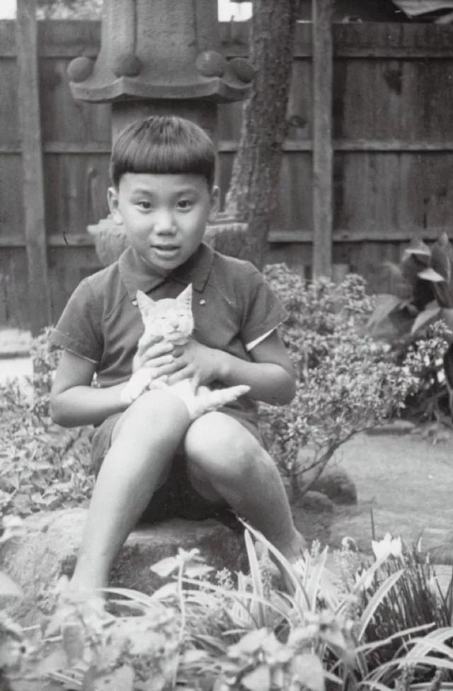 村上春树|村上春树：父亲是侵华士兵，用军刀砍下战俘人头，20年了我没见他