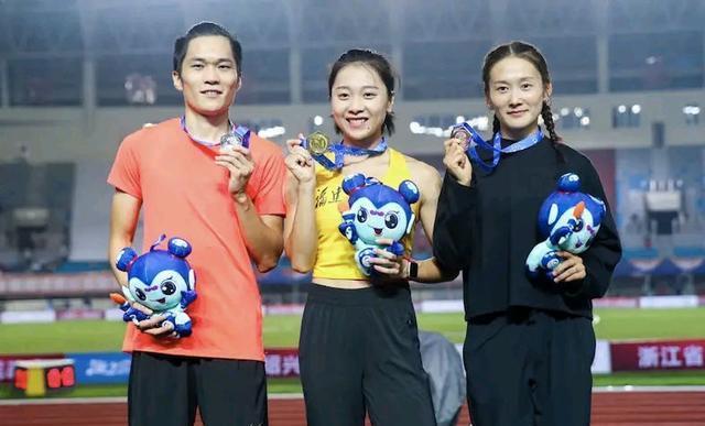 廖孟雪1银1铜再成焦点,男人参加女子组?科普一下田径场上的男女之别