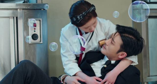 赵露思|赵露思新剧开播，预告即精华，正片还不如海报，辱智的假糖吃不下