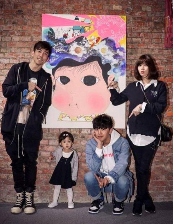 梧桐妹|贾静雯大女儿梧桐妹发文悼念黄鸿升：小鬼干爹，我真的很想你