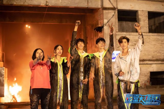 密逃和明侦梦幻联动没想到密逃五子还要靠何老师带