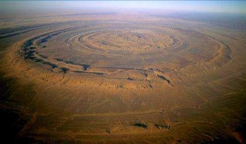 撒哈拉沙漠|撒哈拉沙漠中有个“大眼睛”，长达七百里，“眼珠子”就有百里长