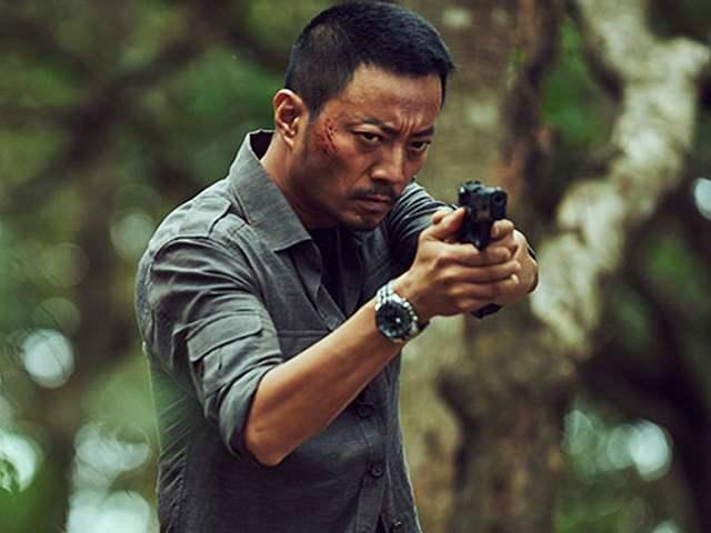 56岁硬汉男演员张涵予近况曝光,开了5家影视公司,女儿长到1米8