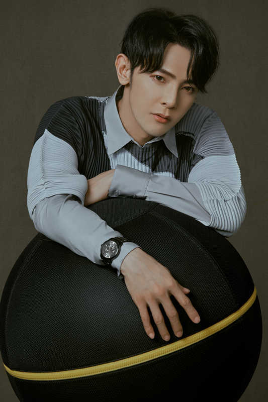 日前,福茂唱片刚刚发出预告,铁粉就在敲锣打鼓震动网