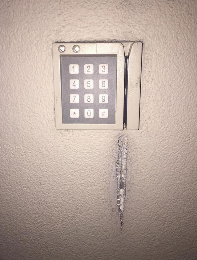 石头|25张被“时间磨损”的照片，图3石头被水滴侵蚀700年的样子