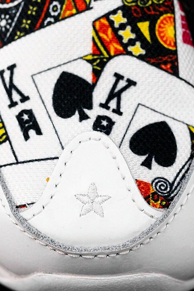 ▼ 大面积扑克牌图案