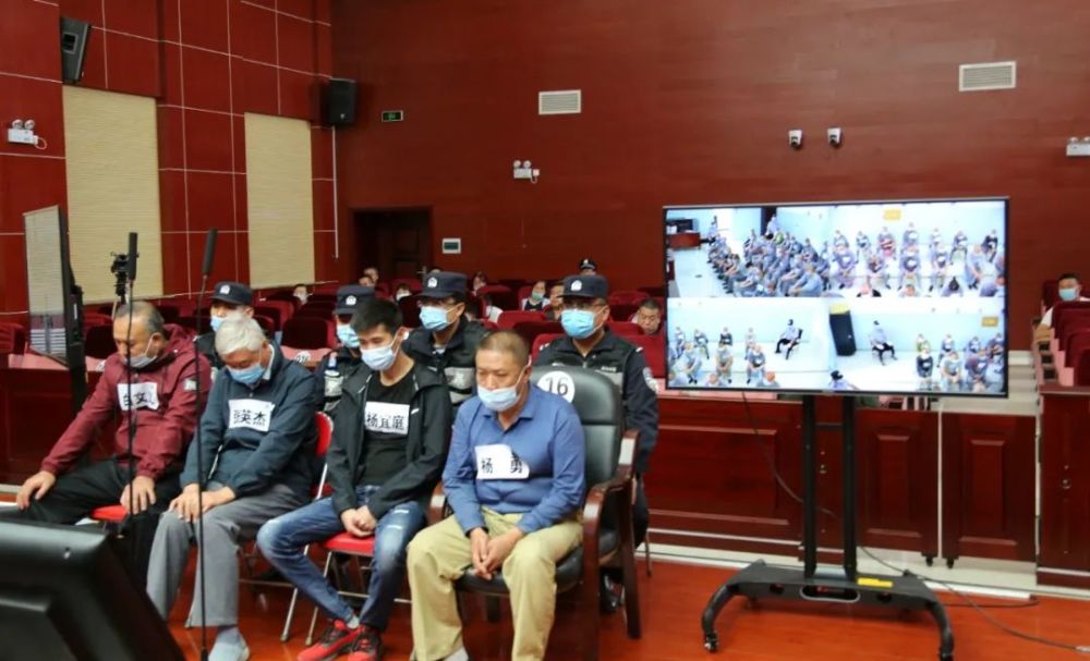 宁夏男子在卡卡都浴宫长期组织卖淫带100余人闹事判了