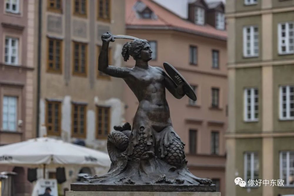 相传,古时候在维斯杜拉河边的原始森林旁的渔村里,居住着华尔和沙娃