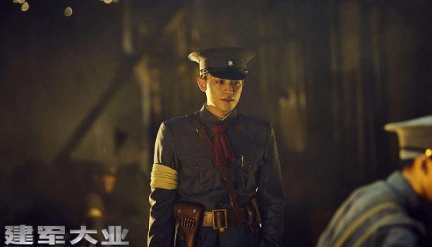 八佰|16岁送外卖，21岁出道成名，《八佰》之后他将是下一个百亿男演员