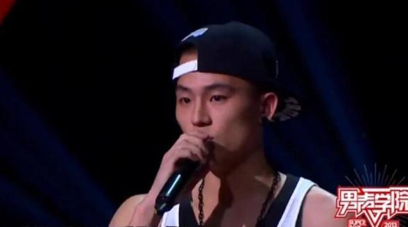 八佰|16岁送外卖，21岁出道成名，《八佰》之后他将是下一个百亿男演员
