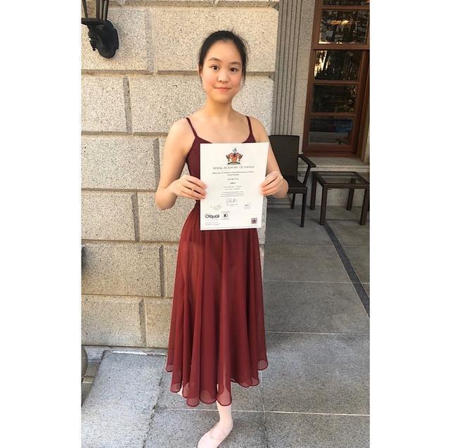 刘銮雄|刘銮雄与旧爱之女罕曝光，晒美照颜值逆袭似明星，父女相差52岁